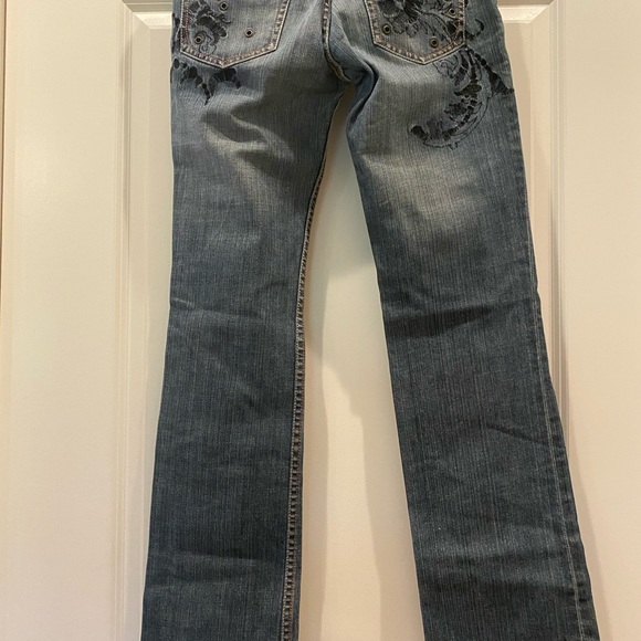 French Connection Vintage Jeans w/back pocket embroidery. - Picture 2 of 4